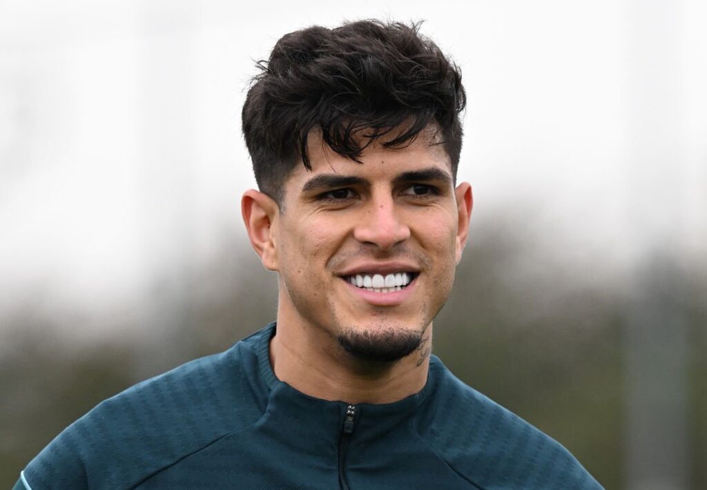 Arsenal Defender Hincapié Delivers Clear Message Ahead of Carabao Cup Final vs Manchester City