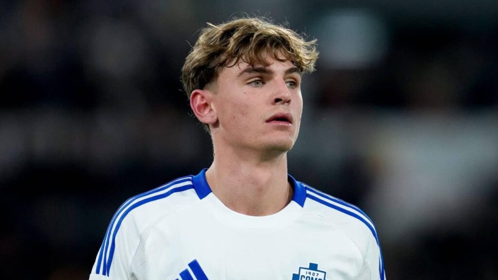 Hargreaves suggests Arsenal should make move for Como starlet Nico Paz
